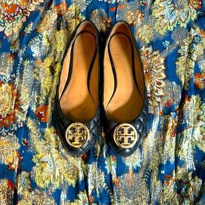 Tory Burch ballet flats black ruffeted with gold TB size 8.5